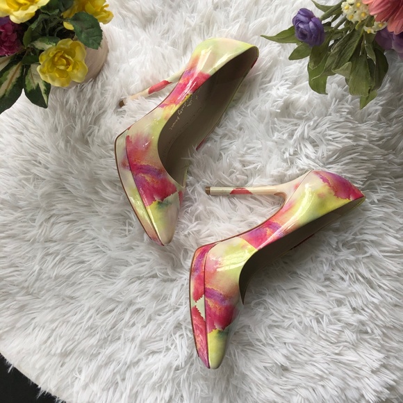 Alice + Olivia Watercolor Platform Pump.  Multi Color Size 7 - Picture 2 of 8